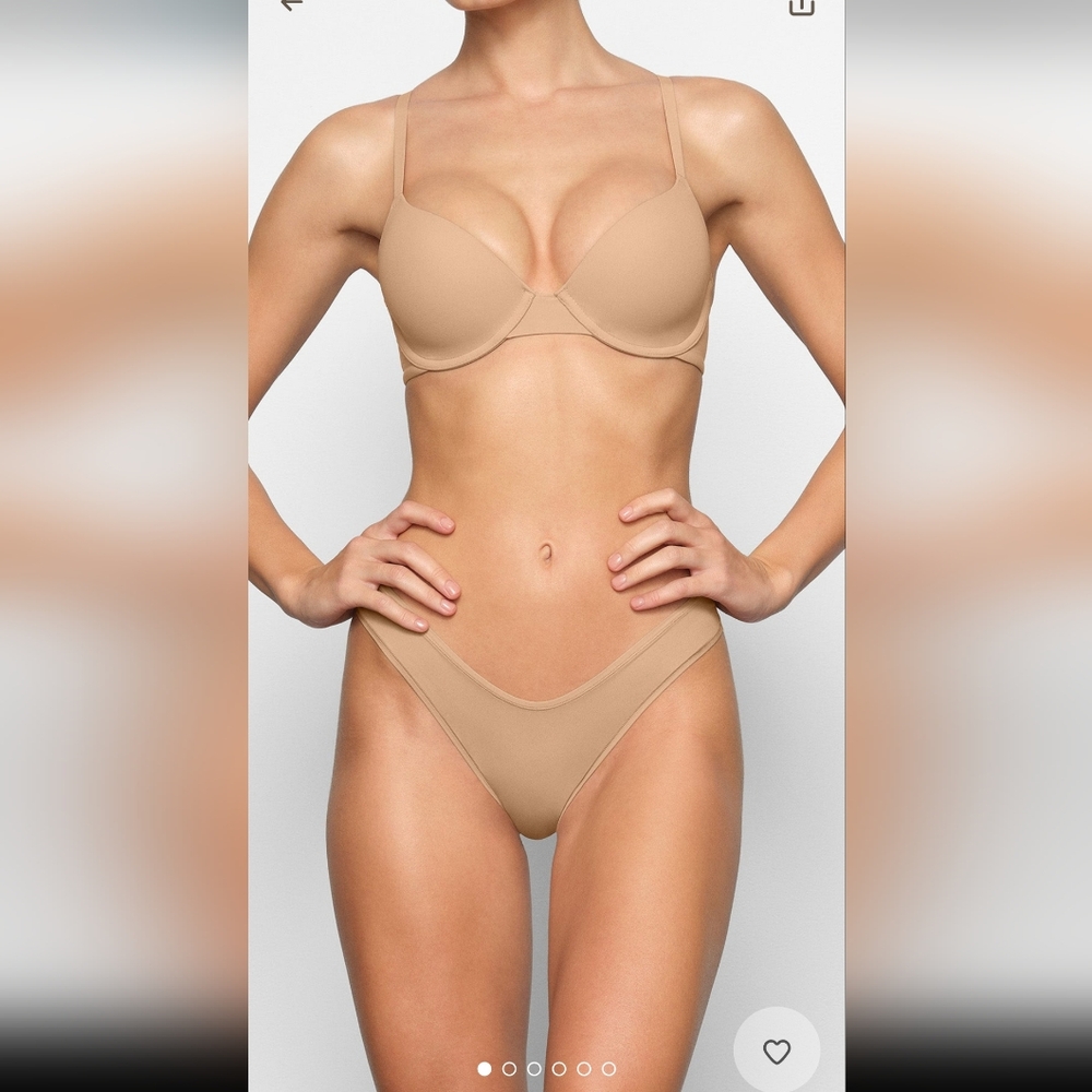 SKIMS fits Everybody Underwire Bra In OCHRE